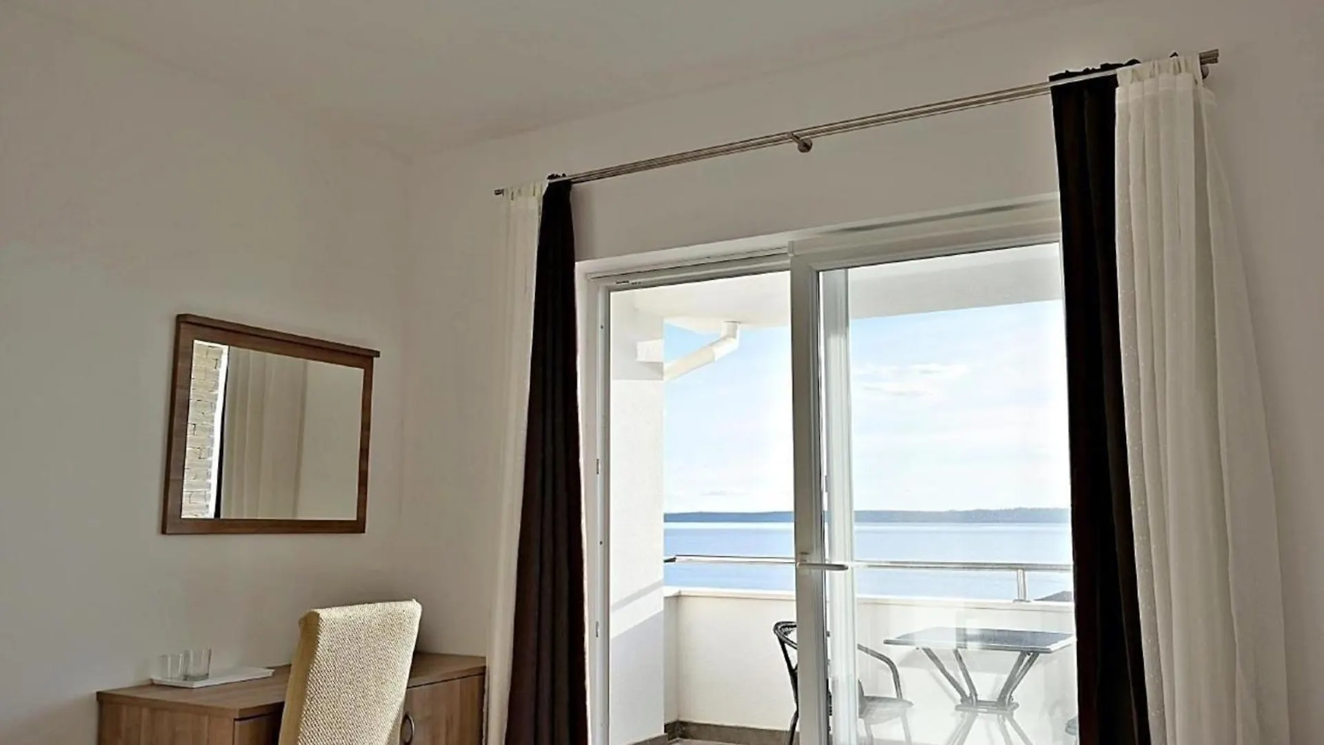 Ferienhaus Am Meer Rtina